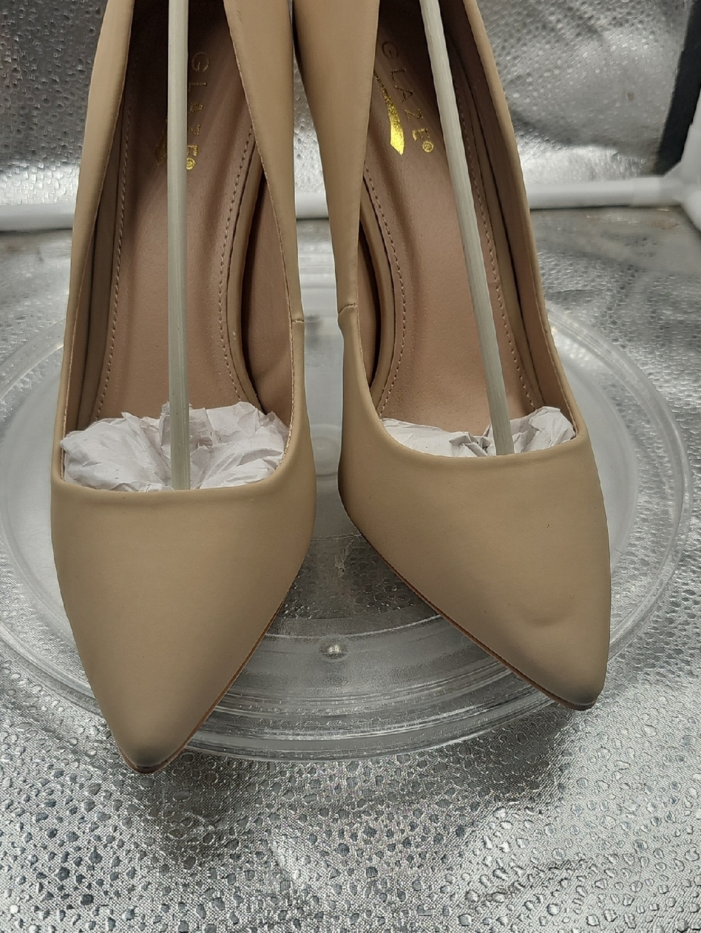 R Tan And Cream Colored Glaze Heels size 10 - Picture 6 of 13